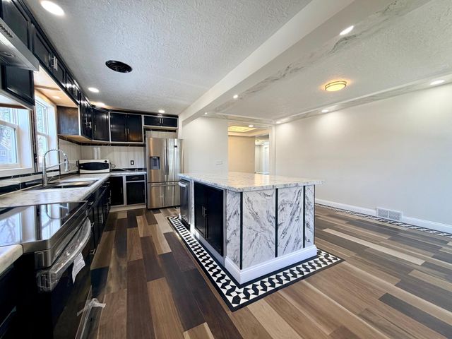 120 W Okabena Street, Worthington, MN 56187