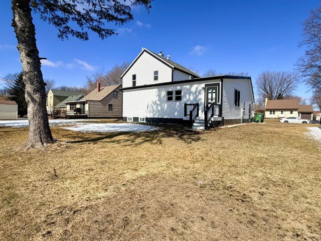 120 W Okabena Street, Worthington, MN 56187