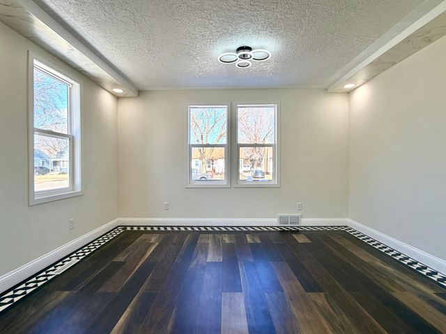 120 W Okabena Street, Worthington, MN 56187