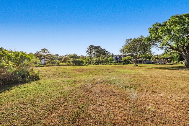 708 Donnelly Corner Drive, Awendaw, SC 29429