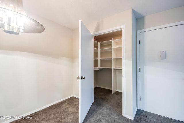 8133 Lake Ave B9, Louisville, KY 40222