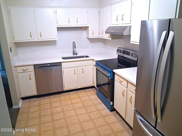 8133 Lake Ave B9, Louisville, KY 40222