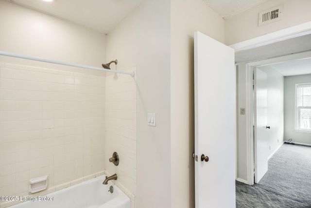 8133 Lake Ave B9, Louisville, KY 40222