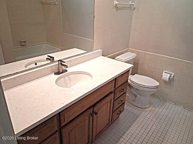 8133 Lake Ave B9, Louisville, KY 40222