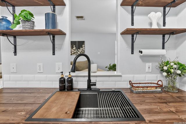 8143 Rustic Park, San Antonio, TX 78240