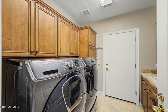 1415 W SALTSAGE Drive, Phoenix, AZ 85045