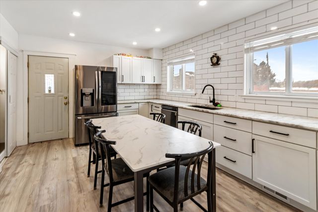 10431 Oneida Boulevard, Oak Park City, MI 48237