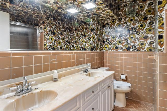 10431 Oneida Boulevard, Oak Park City, MI 48237