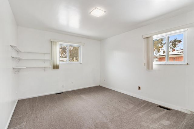 10431 Oneida Boulevard, Oak Park City, MI 48237