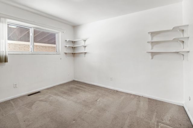 10431 Oneida Boulevard, Oak Park City, MI 48237