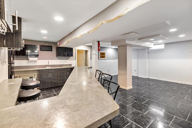 10431 Oneida Boulevard, Oak Park City, MI 48237