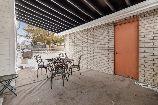 10431 Oneida Boulevard, Oak Park City, MI 48237