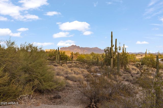 1500 N CRISMON Road, Mesa, AZ 85207