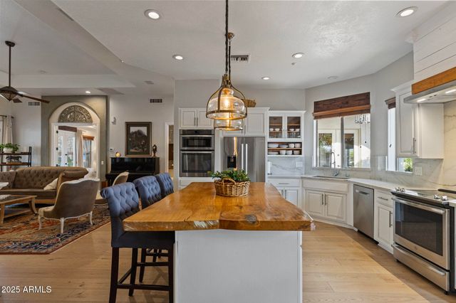 1500 N CRISMON Road, Mesa, AZ 85207