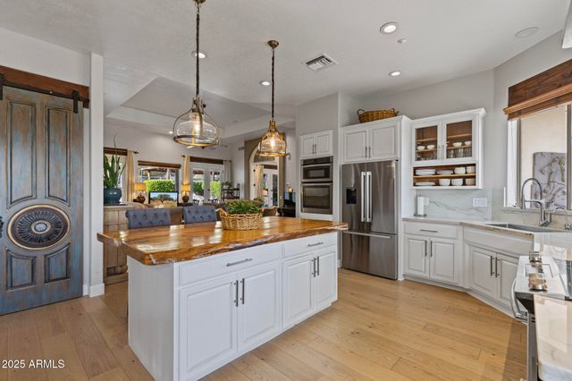 1500 N CRISMON Road, Mesa, AZ 85207