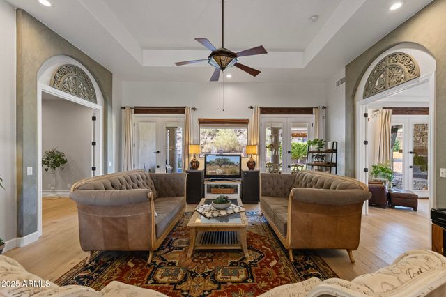 1500 N CRISMON Road, Mesa, AZ 85207