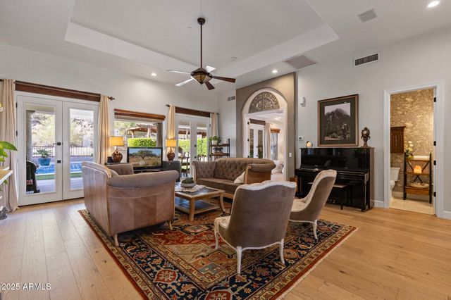 1500 N CRISMON Road, Mesa, AZ 85207