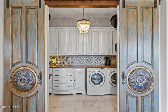 1500 N CRISMON Road, Mesa, AZ 85207