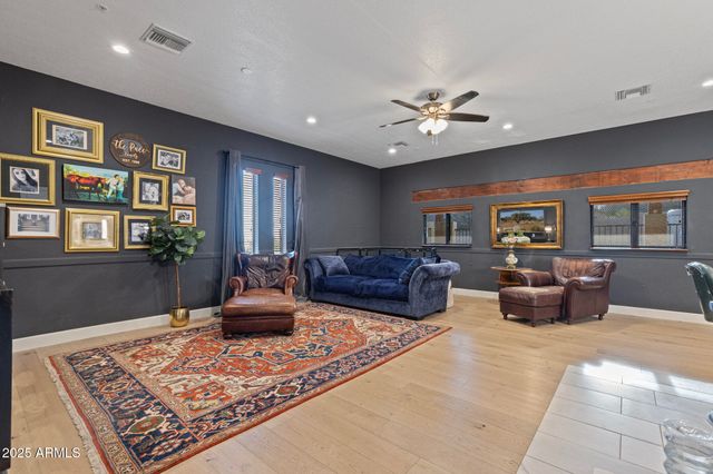 1500 N CRISMON Road, Mesa, AZ 85207