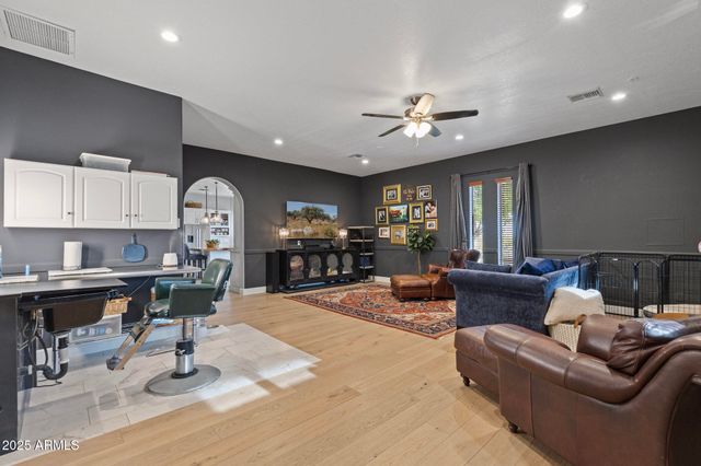 1500 N CRISMON Road, Mesa, AZ 85207