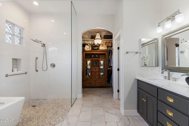 1500 N CRISMON Road, Mesa, AZ 85207