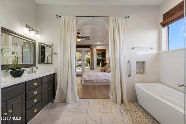 1500 N CRISMON Road, Mesa, AZ 85207