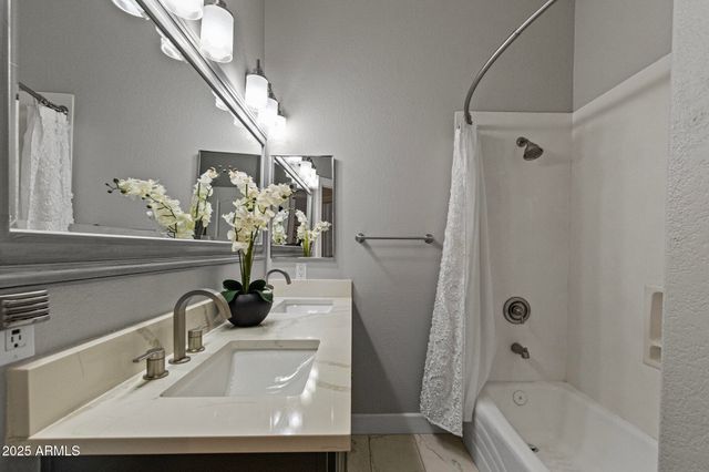 1500 N CRISMON Road, Mesa, AZ 85207