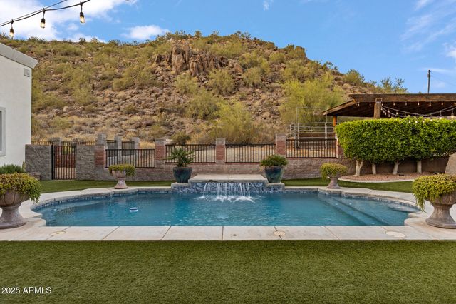 1500 N CRISMON Road, Mesa, AZ 85207