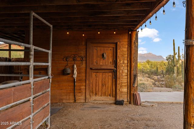 1500 N CRISMON Road, Mesa, AZ 85207