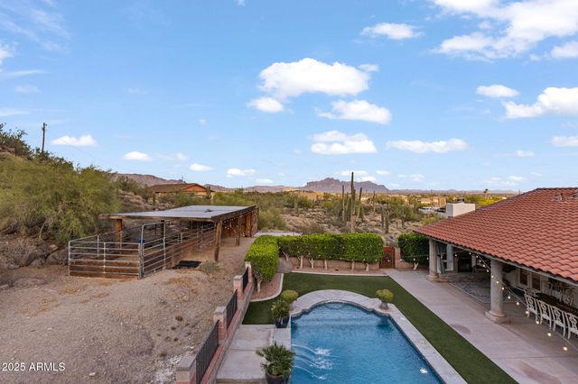 1500 N CRISMON Road, Mesa, AZ 85207