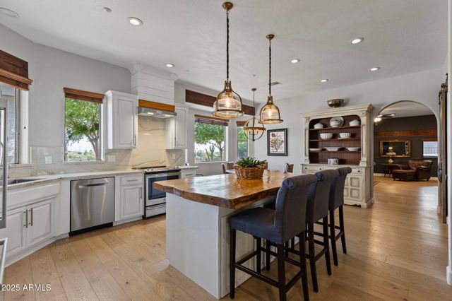 1500 N CRISMON Road, Mesa, AZ 85207