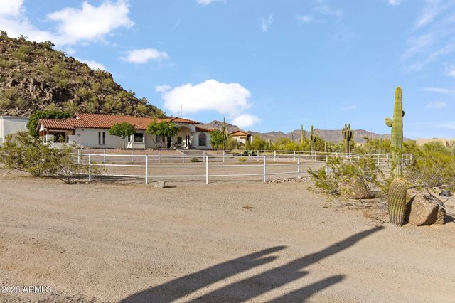 1500 N CRISMON Road, Mesa, AZ 85207