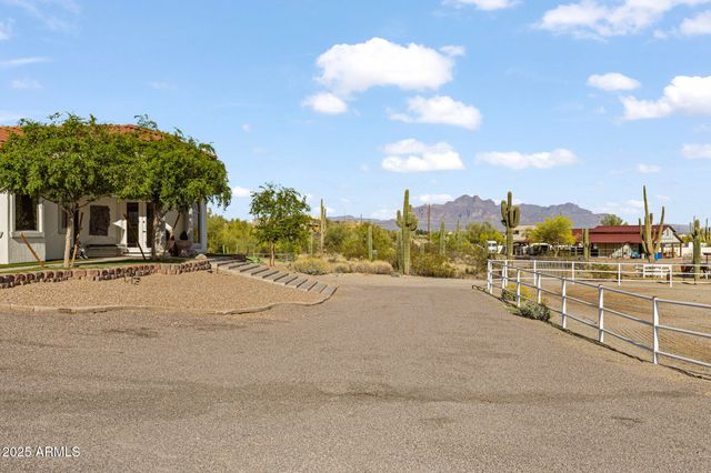 1500 N CRISMON Road, Mesa, AZ 85207