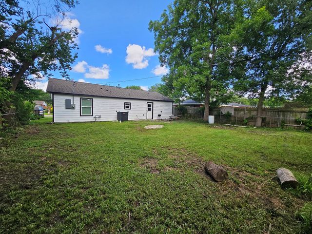 2129 Raspberry Lane, Pasadena, TX 77502
