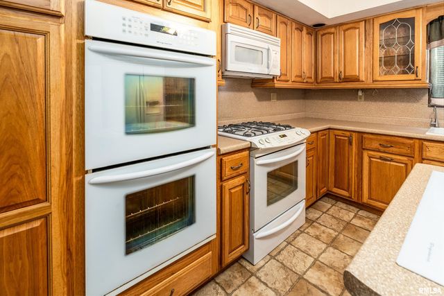 5341 N Lick Creek Road, Carbondale, IL 62902