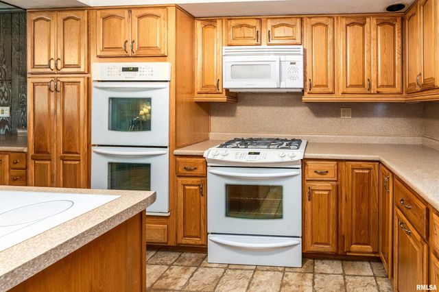 5341 N Lick Creek Road, Carbondale, IL 62902