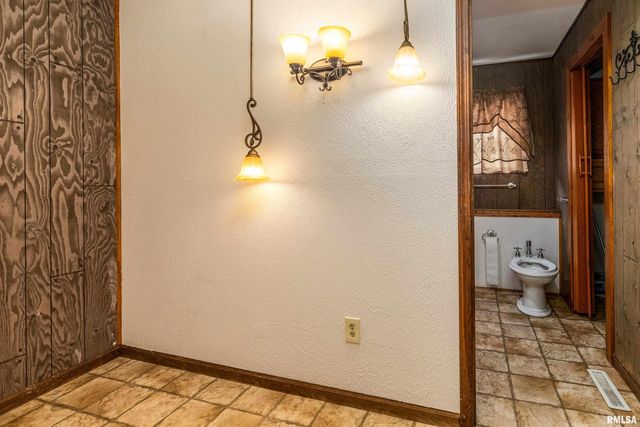 5341 N Lick Creek Road, Carbondale, IL 62902