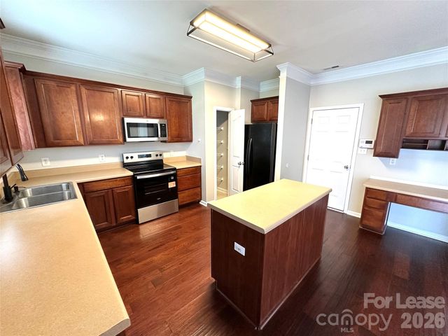 8227 Belmont Stables Drive, Charlotte, NC 28216