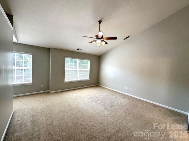 8227 Belmont Stables Drive, Charlotte, NC 28216