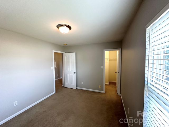 8227 Belmont Stables Drive, Charlotte, NC 28216