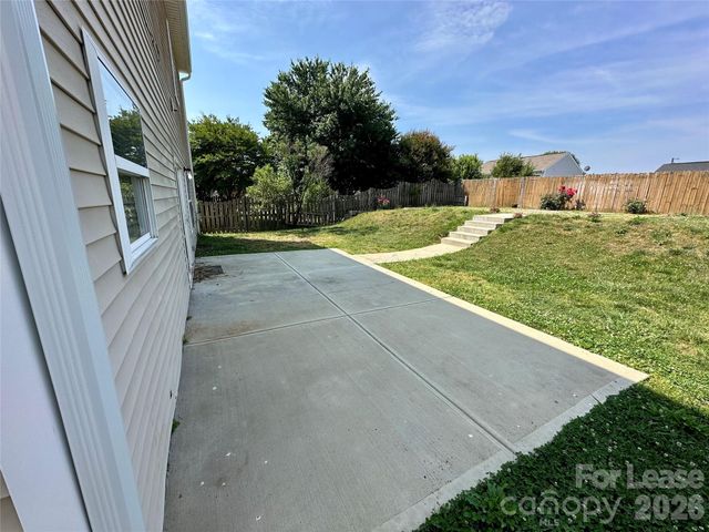 8227 Belmont Stables Drive, Charlotte, NC 28216