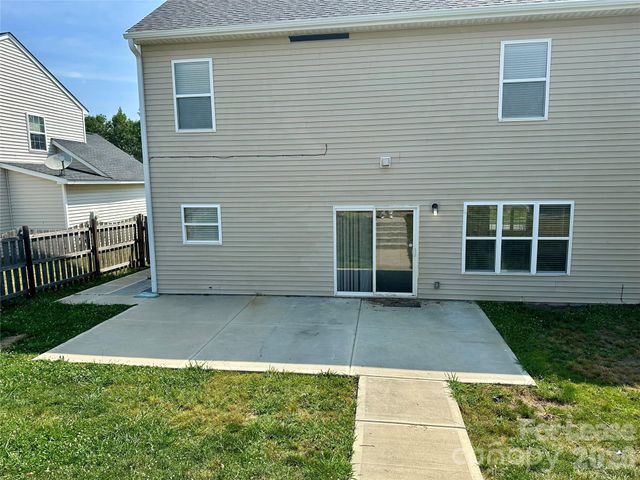 8227 Belmont Stables Drive, Charlotte, NC 28216