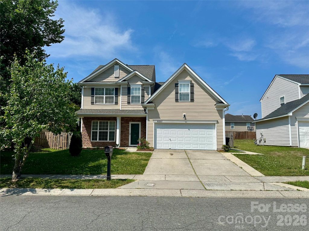 8227 Belmont Stables Drive, Charlotte, NC 28216