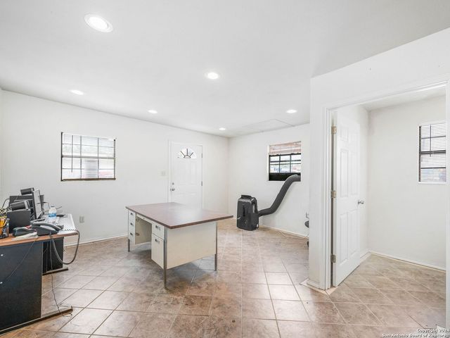 1421 2ND ST, Pleasanton, TX 78064