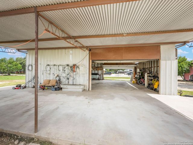 1421 2ND ST, Pleasanton, TX 78064