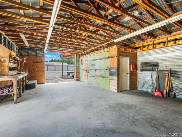 1421 2ND ST, Pleasanton, TX 78064
