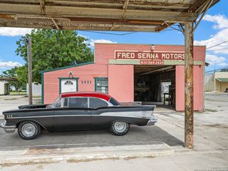 1421 2ND ST, Pleasanton, TX 78064