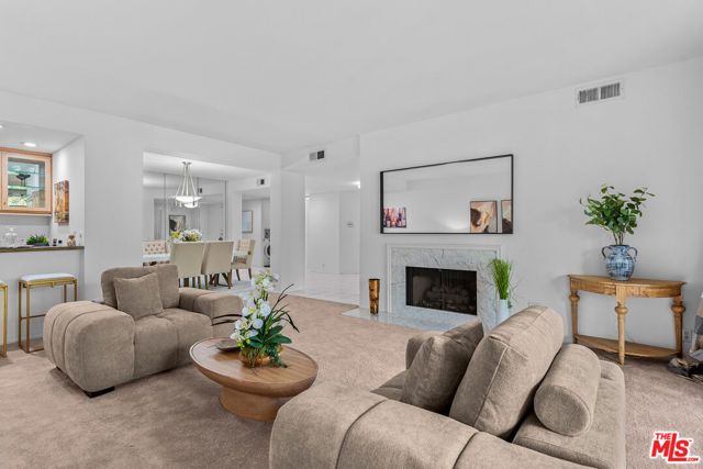 4736 Park Encino Lane 215, Encino (los Angeles), CA 91436