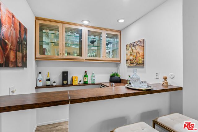 4736 Park Encino Lane 215, Encino (los Angeles), CA 91436