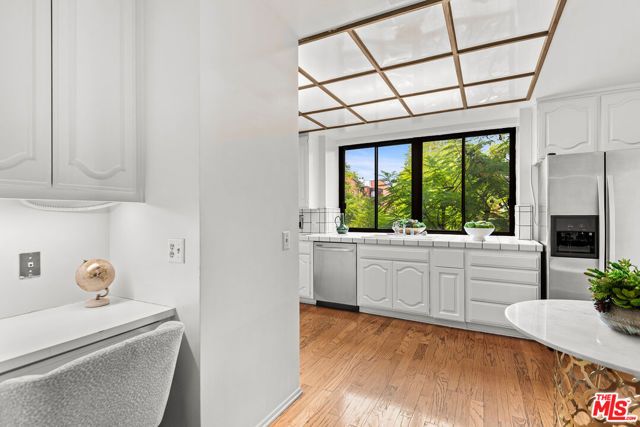 4736 Park Encino Lane 215, Encino (los Angeles), CA 91436